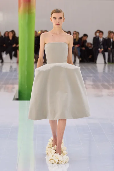 Look 3